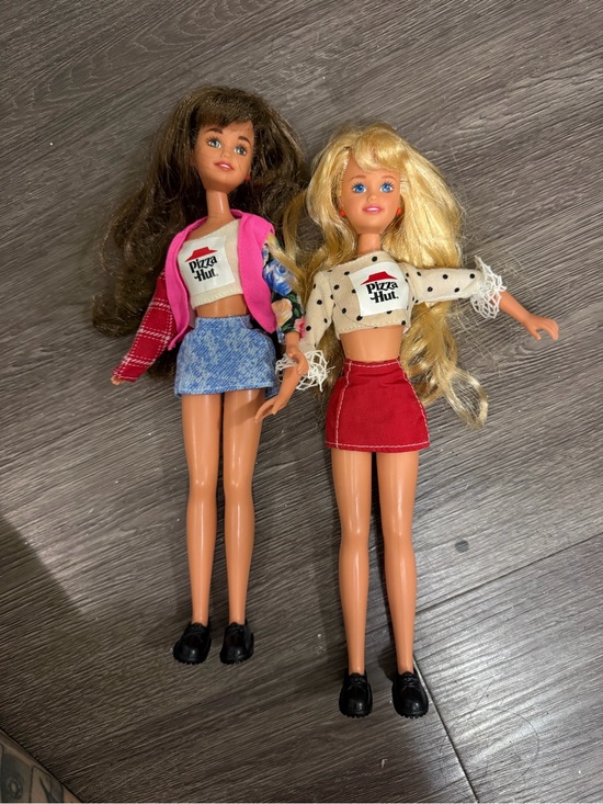 Other - Vintage Pizza Party Skipper & Courtney Barbie Dolls Pizza Hut, Ages 4+, 1994